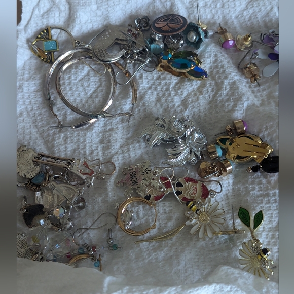 Bundle of Mixed Jewelry . Lots of wearable - Picture 6 of 7
